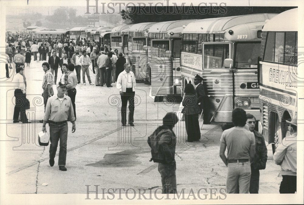 1981 Labor caravan rolls to Springfield - Historic Images