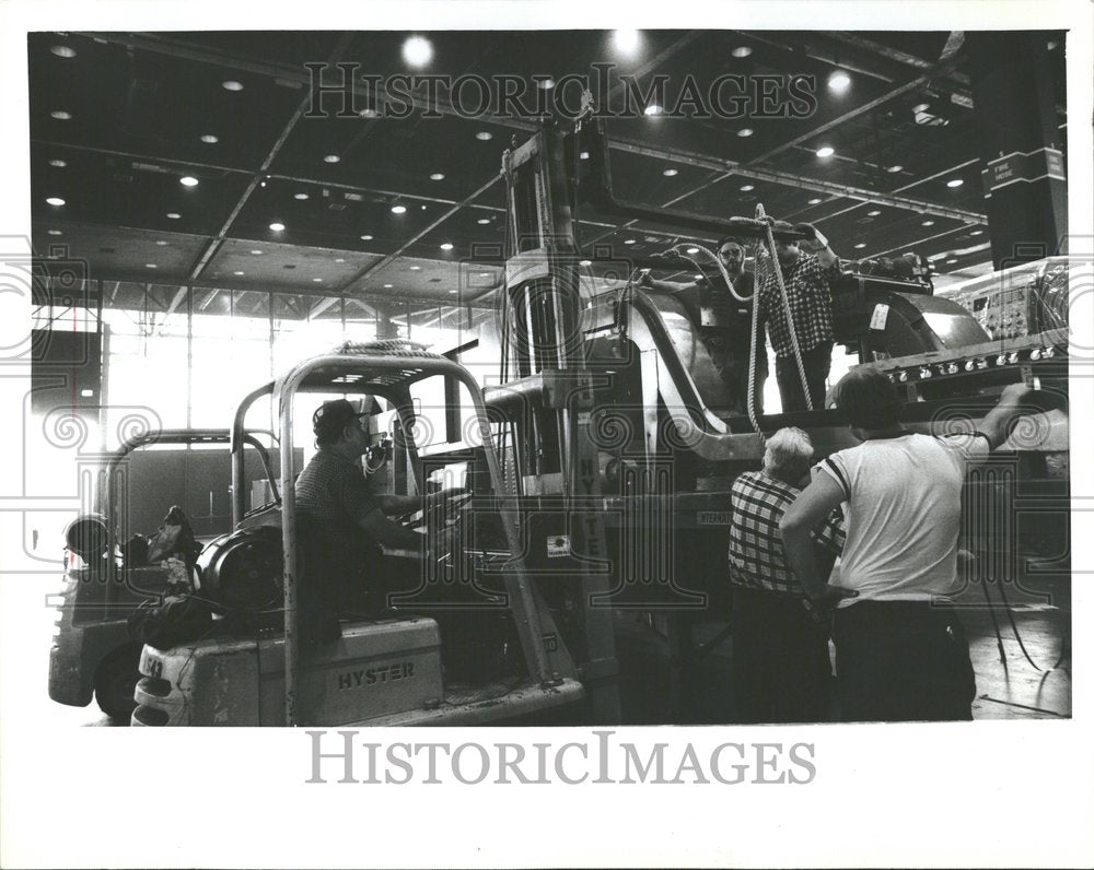 1982, Worker Equipment Truck Machine Tool - RRV96891 - Historic Images