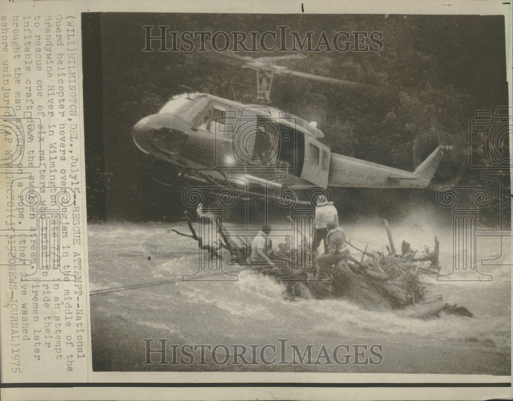 1975 Press Photo Helicopter Logjam Middle River Guard - RRV97117 - Historic Images