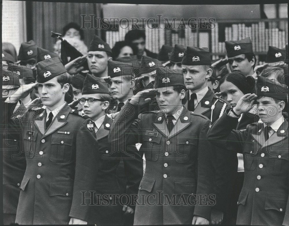 1971 Press Photo Girla Lane Tech - Historic Images