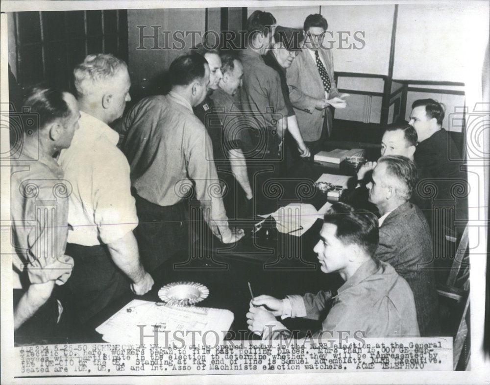 1950 Press Photo General Electric polling places Worker - RRV97447 - Historic Images