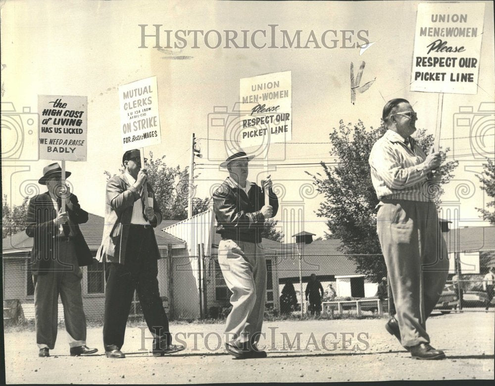 1960 Striking mutuel clerks Washington - Historic Images