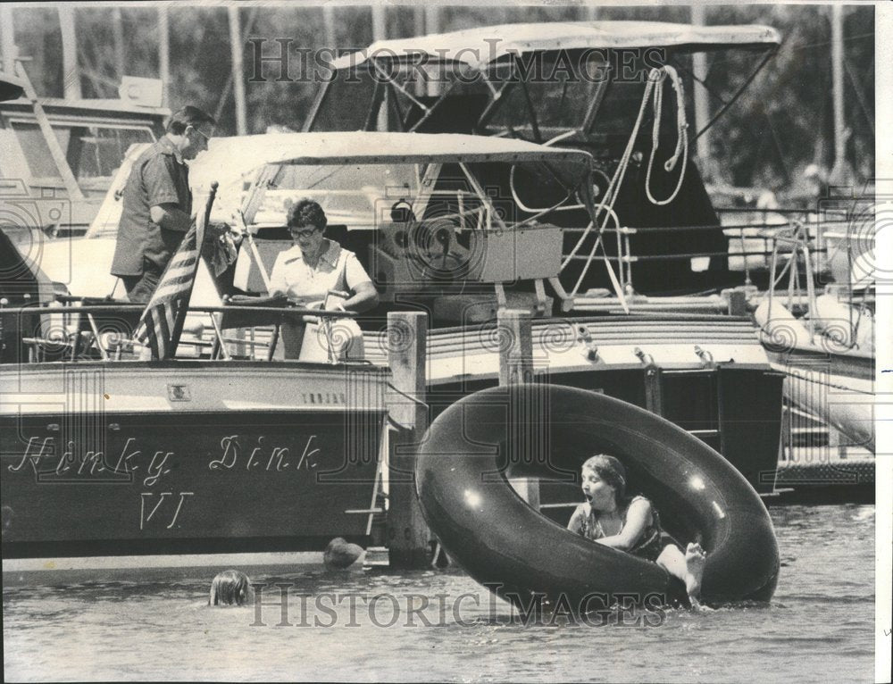 1973 Montrose Harbor Inner Tube Waters Fun-Historic Images