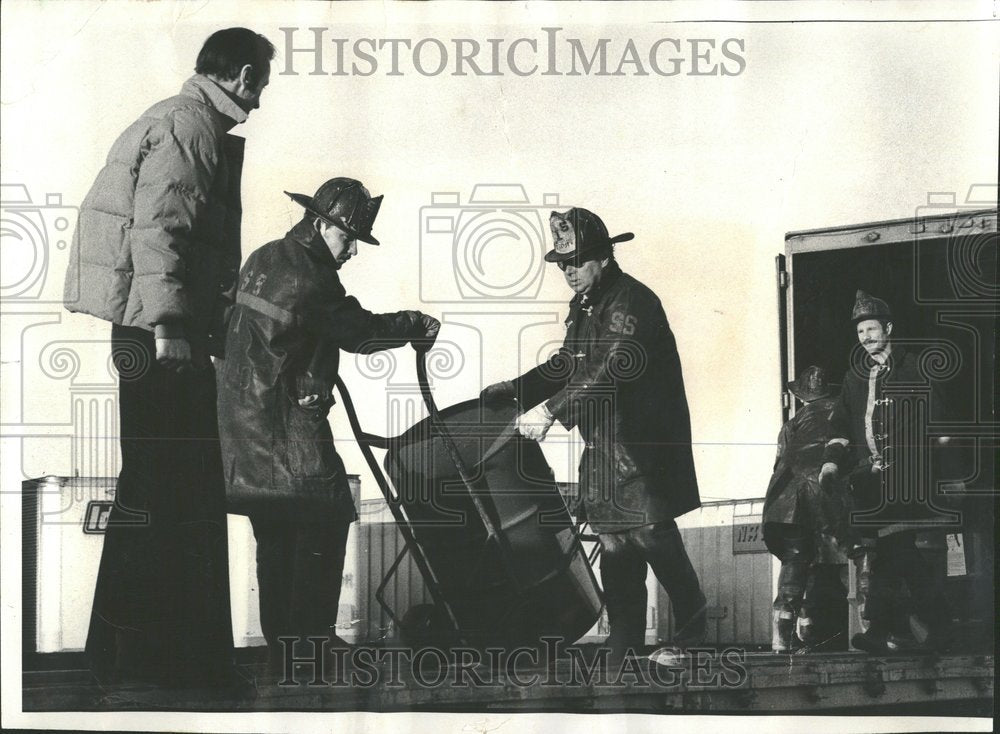 1976 Side Alarm Poisonous insect barrel man - Historic Images