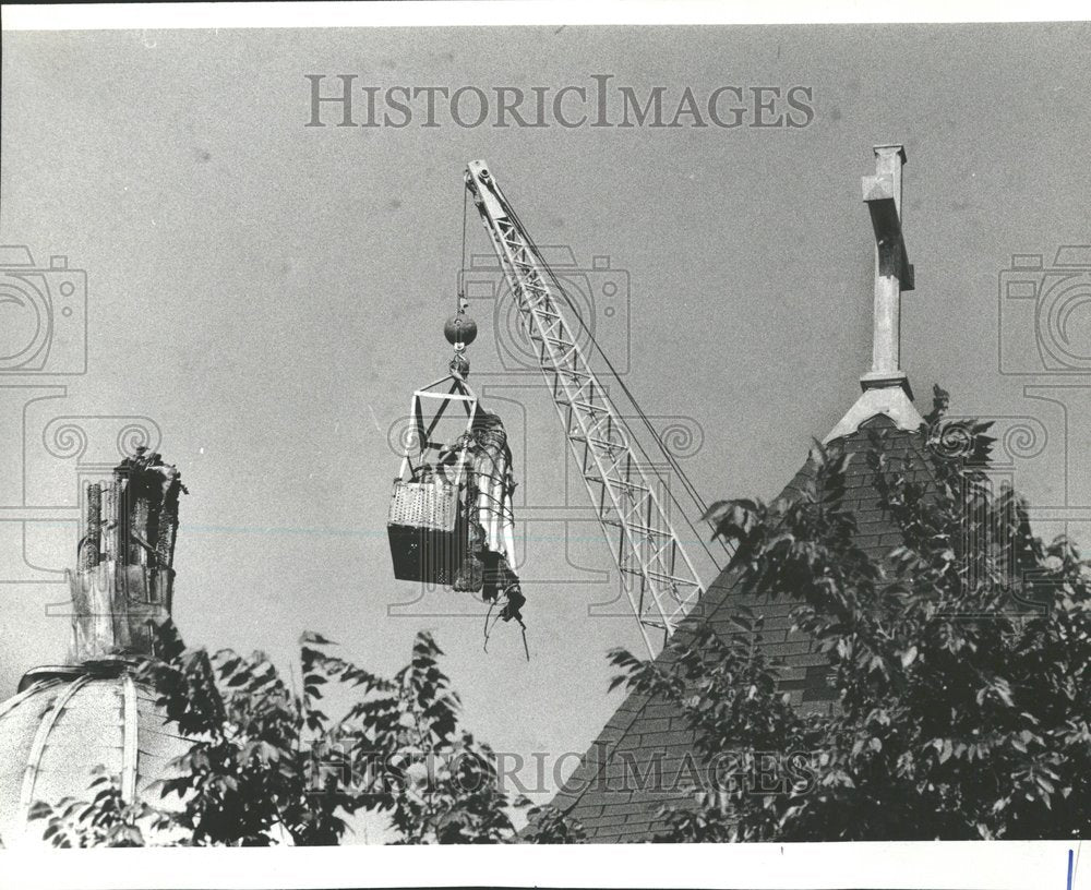 1978, Damaged Our Lady Statue removed. - RRV97755 - Historic Images