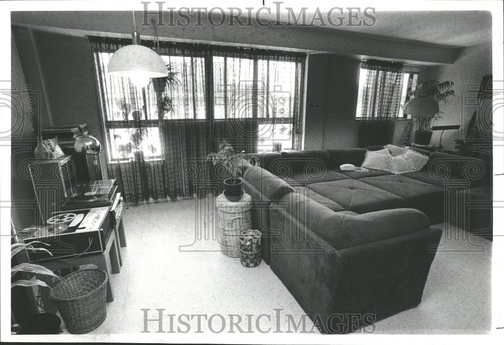 1979, Evergreen Sedgwick Apartments - RRV97807 - Historic Images