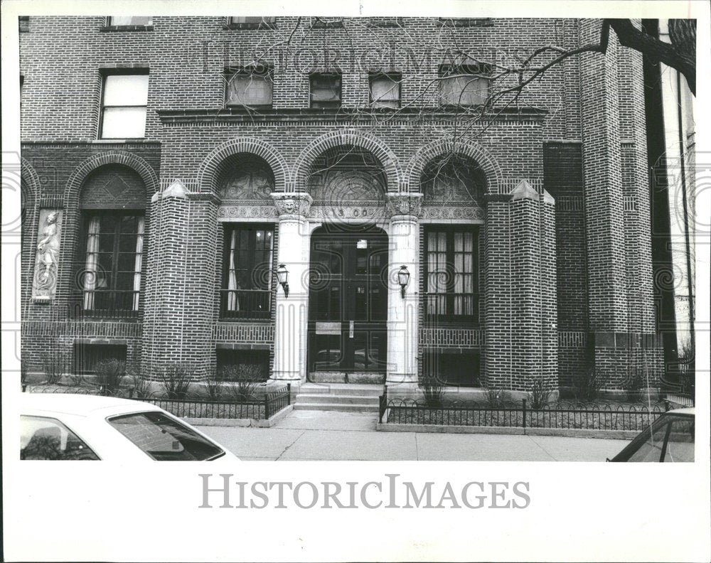 1982, Boarding House at North Damen - RRV97873 - Historic Images