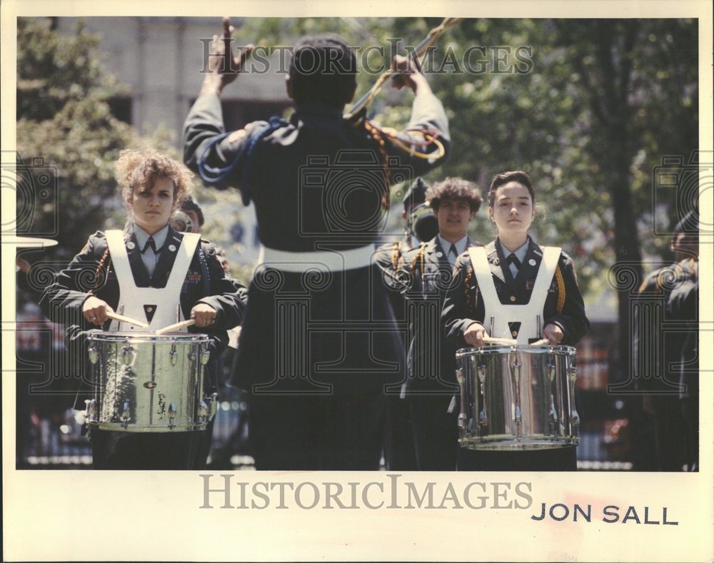 1990, Schulz High School ceremony Carl - RRV97939 - Historic Images