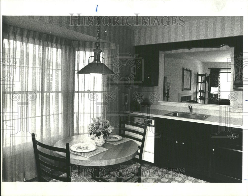 1977, kitchen window Family room Ancient - RRV98067 - Historic Images