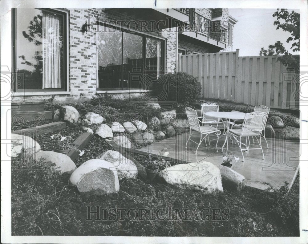 1977 Backyard Ancient Tree Northbrook - Historic Images