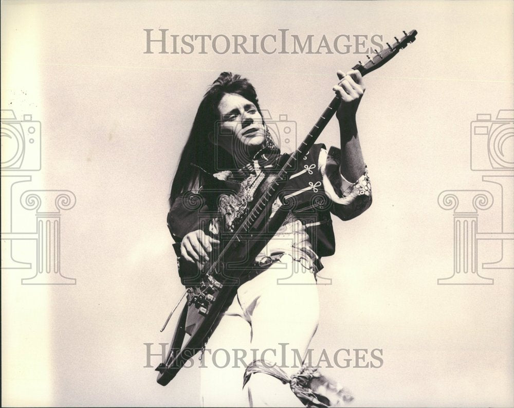 1995, Lemon James Singer Guitar Black Shirt - RRV98517 - Historic Images