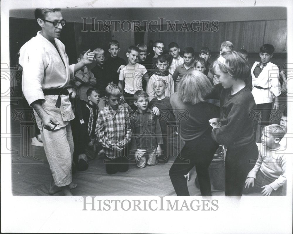 1966 Bentley High judo class Joseph Puzio-Historic Images