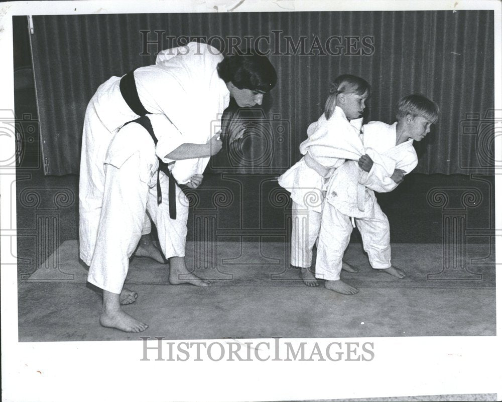 1974 Mike Suihr Suzanne skinner Jodo throw-Historic Images