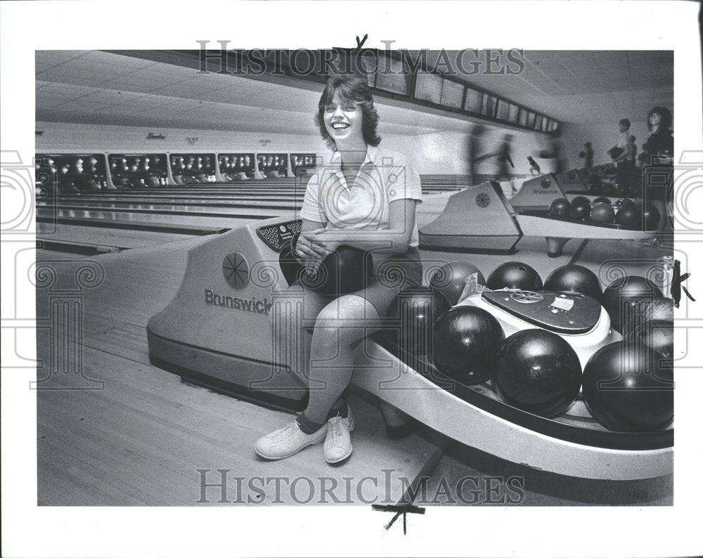 1982, Shellie Johnson nation HS bowler game - RRV98683 - Historic Images