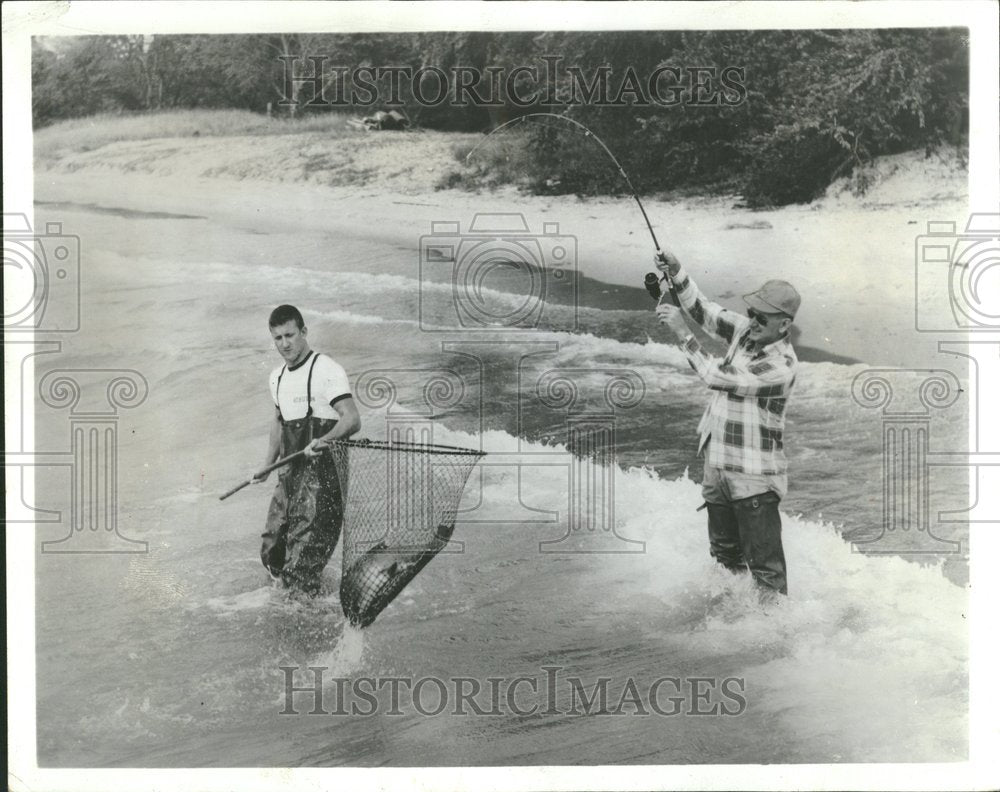 1975, Michigan Lake Coho power boat coast - RRV98869 - Historic Images