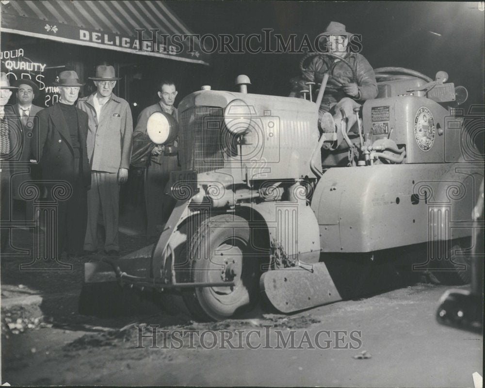 1948, Paul Chiarello operates mechanical - RRV98991 - Historic Images