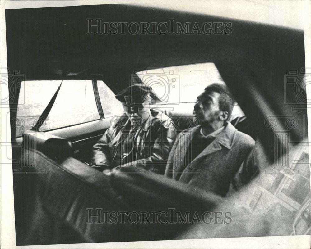 1977 Press Photo John Bishop Gunman Illinois Police - RRV99095 - Historic Images