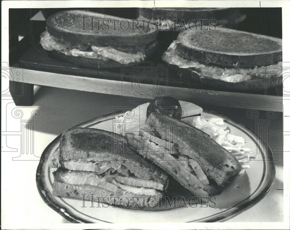 1973 Press Photo Lunch Meat Bread Sanwich variety food - Historic Images