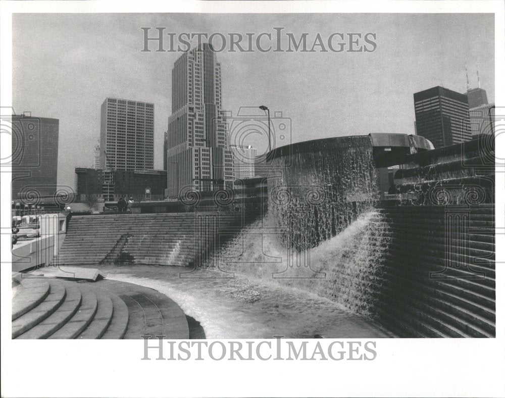 1989, Test Shot Water Arc Foot Jet Water - RRV99367 - Historic Images