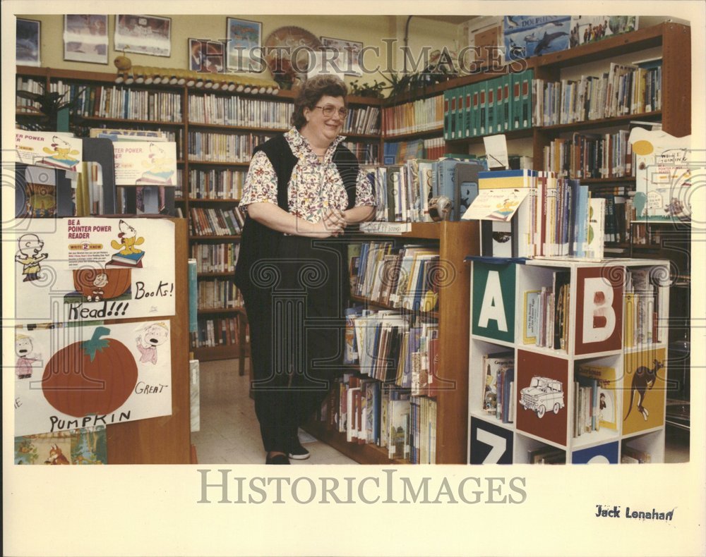 1991 Press Photo Librarian Chief Linda Special Library - Historic Images