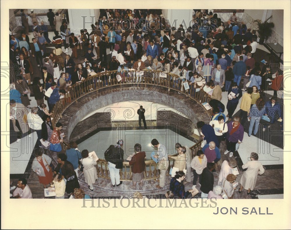 1991 Press Photo Library Wow Visitors Jam floor Harold - Historic Images