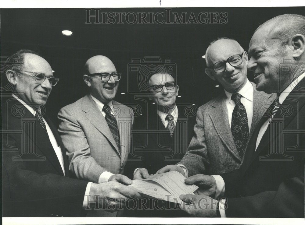 1978 Press Photo Goldblatt&#39;s Donates Funds For Cancer - Historic Images