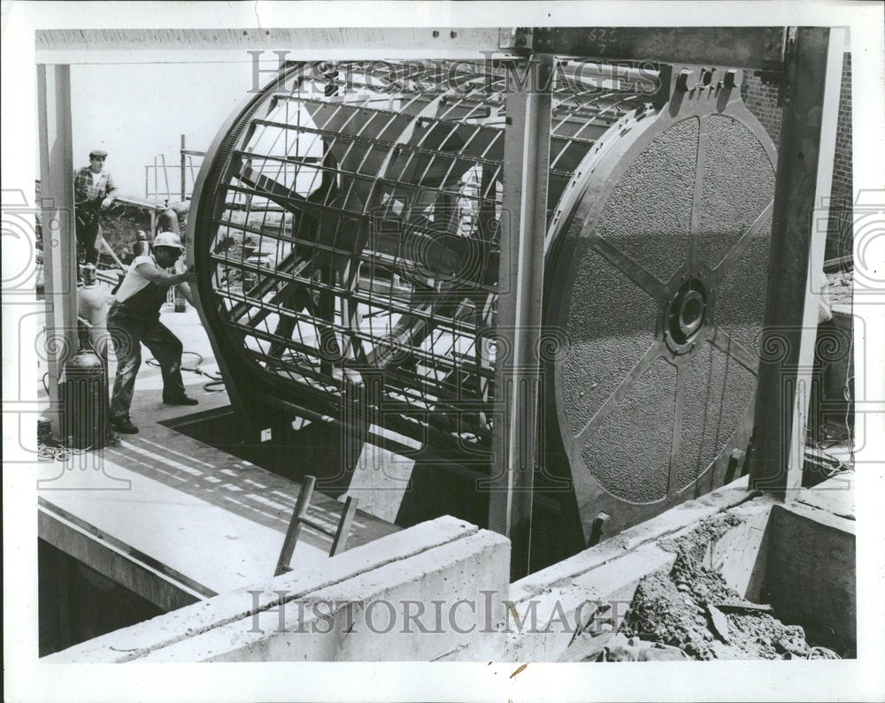 1967 Unusual drum type rested Navy Pier - Historic Images