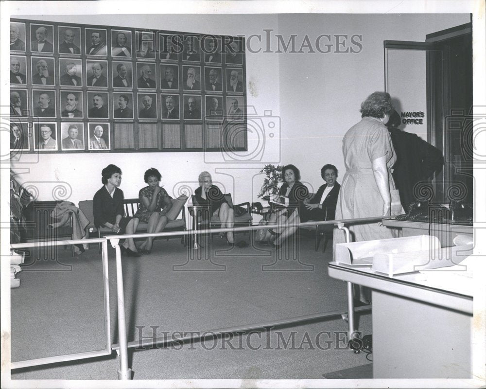 1962 Press Photo Mayor Daley outer offices Illinois - Historic Images