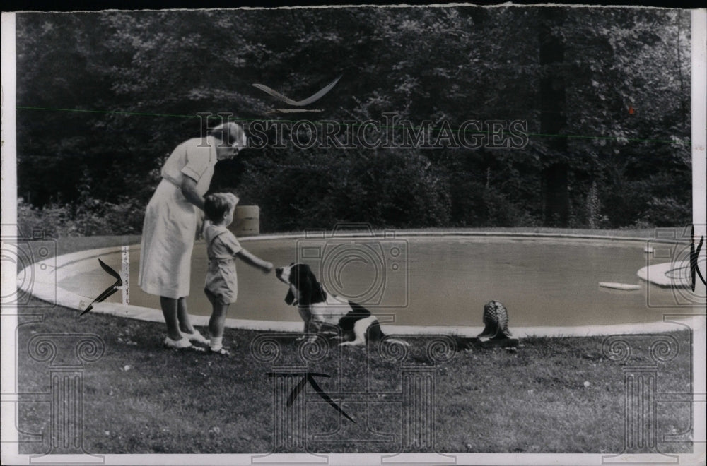 1961 Press Photo Swimming pool where Mrs.Kennedy Slippe - RRW00023 - Historic Images