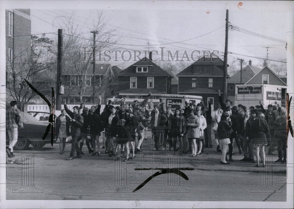 1970 Press Photo Students of River Rouge High School. - RRW00153 - Historic Images