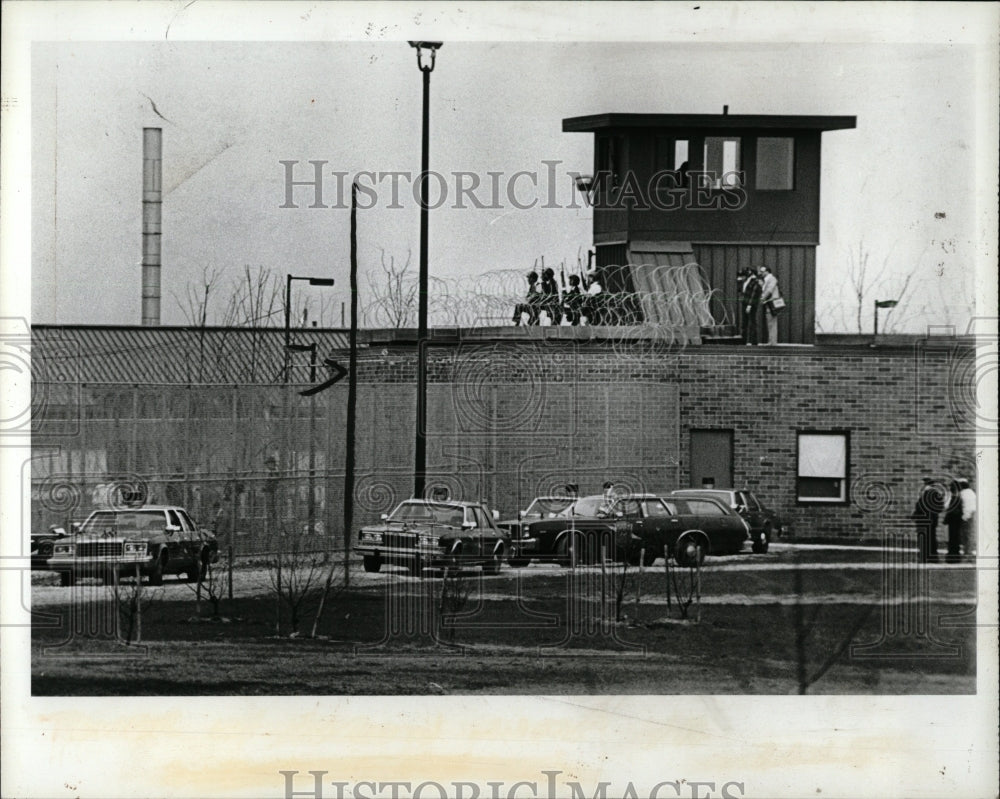1982 Press Photo Michigan Prisons Huron Valley Guards - RRW00181 - Historic Images