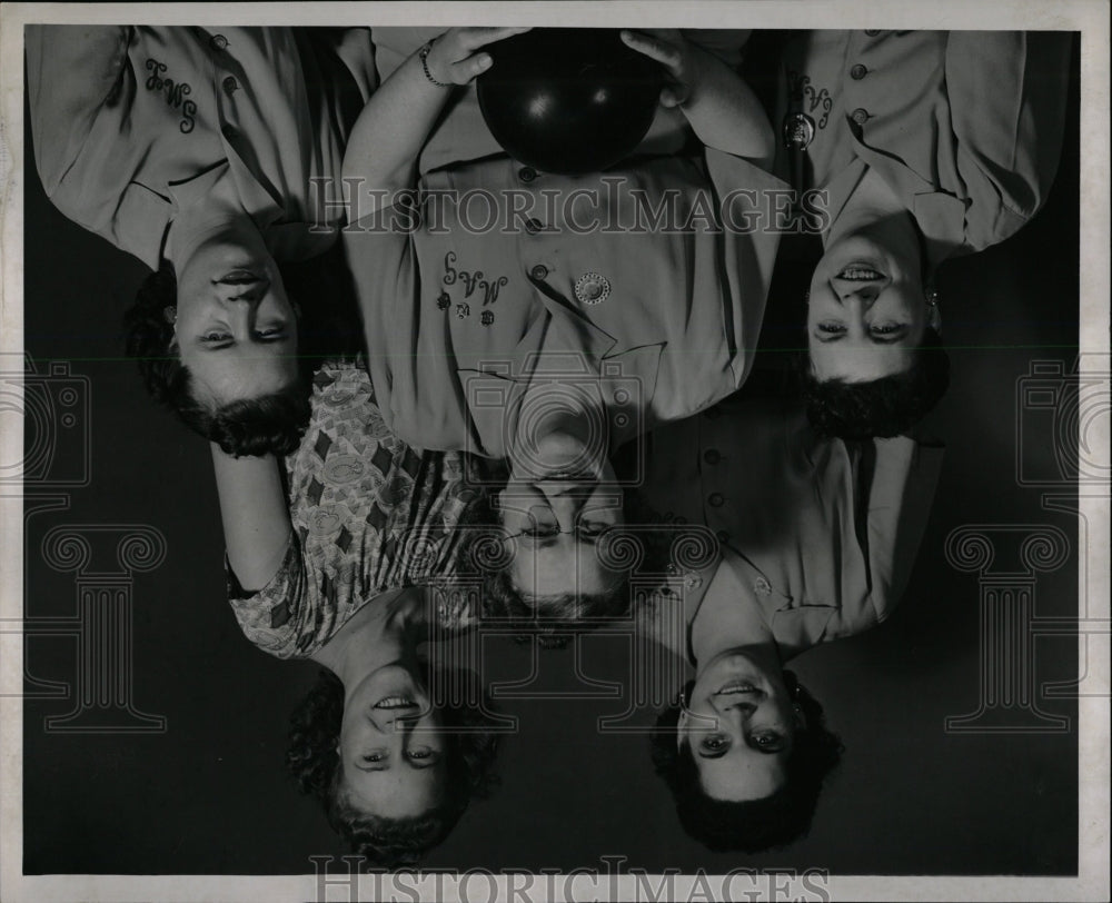 1947 Press Photo Lus tre Creme Women Bowling Team - RRW00223 - Historic Images