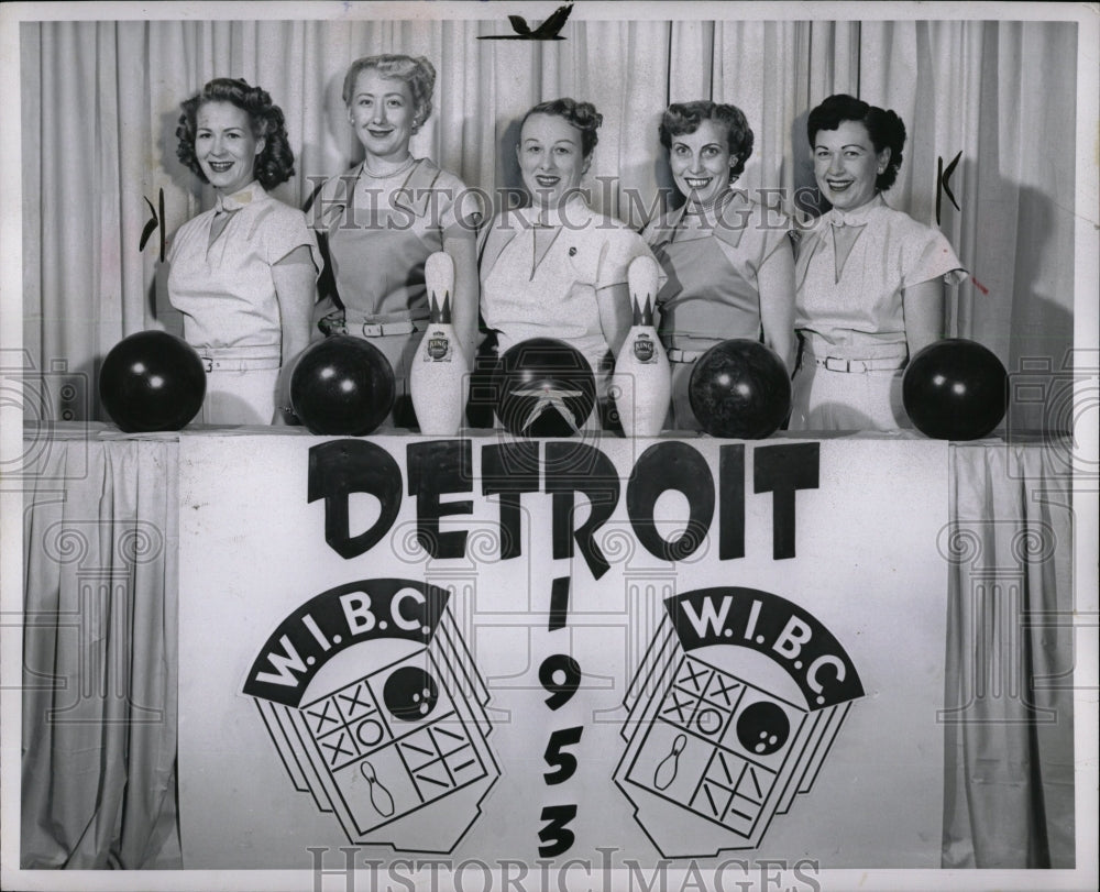 1953 Press Photo Members Andy Lococo Cockatoo club Det - RRW00229 - Historic Images