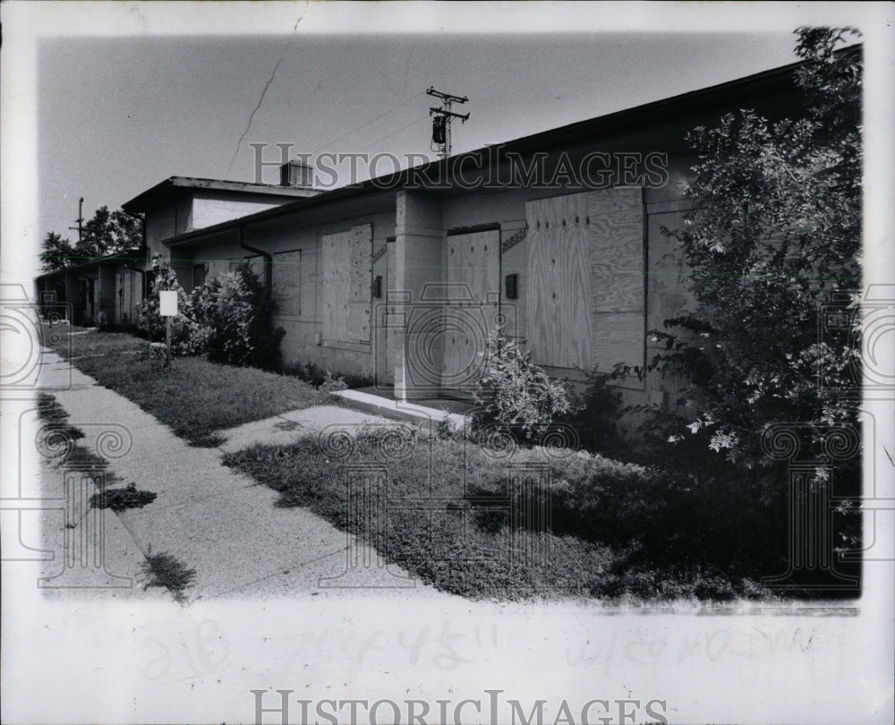 1979 Press Photo Apartments Boarded And Abandoned - RRW00325 - Historic Images