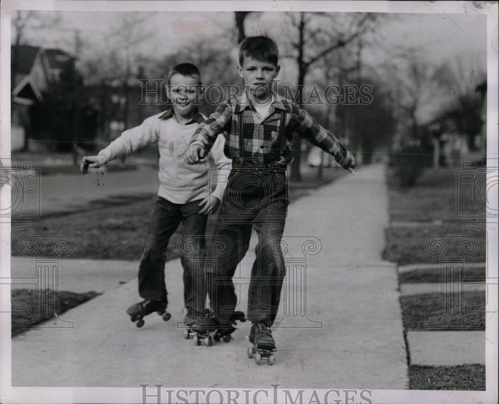 1953 Press Photo Boys skating by skating roller shoes. - RRW00409 - Historic Images