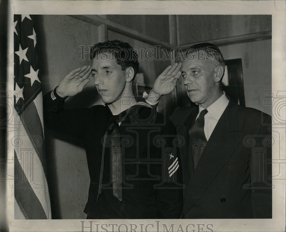 1950 Press Photo Carl dad Leo Strohpaul salute flag - RRW00465 - Historic Images