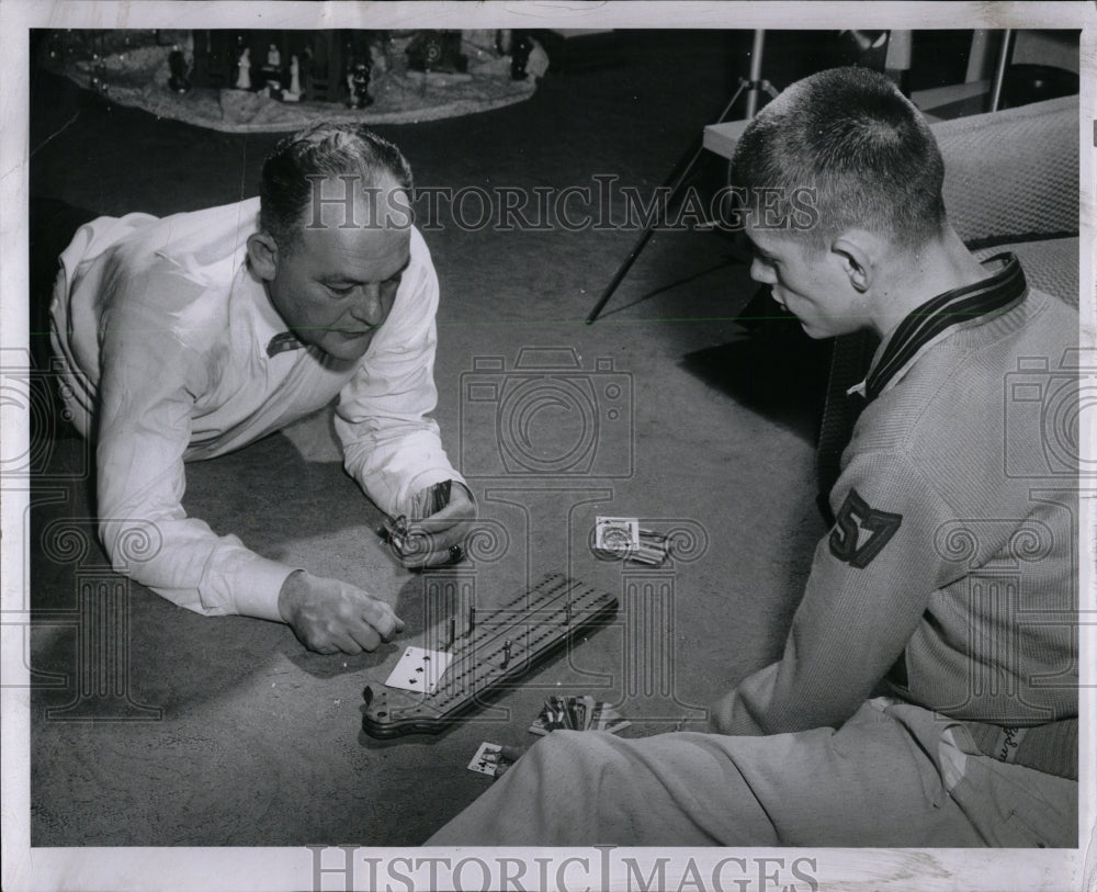 1956 Press Photo Gerald Smoat dad Harold Policy victim - RRW00473 - Historic Images