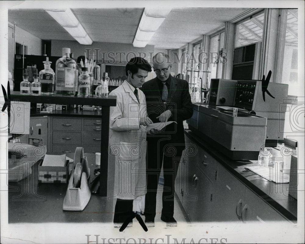 1972 Press Photo Edgar W Kwela Chief Crime Detectives - RRW00477 - Historic Images