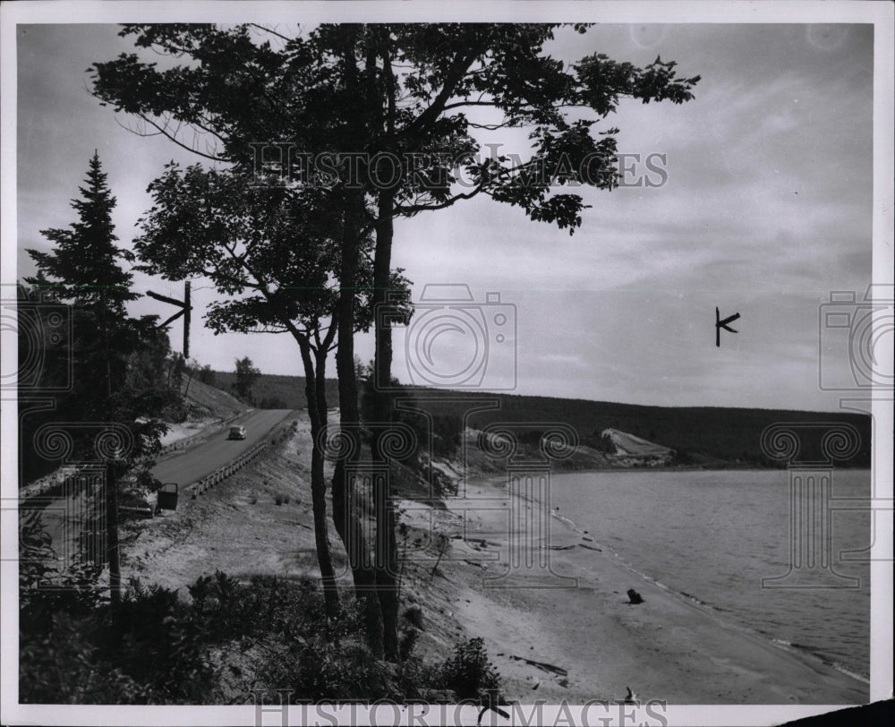 1955 Press Photo Keewatin Peninsula Staff Sailor Show - RRW00499 - Historic Images