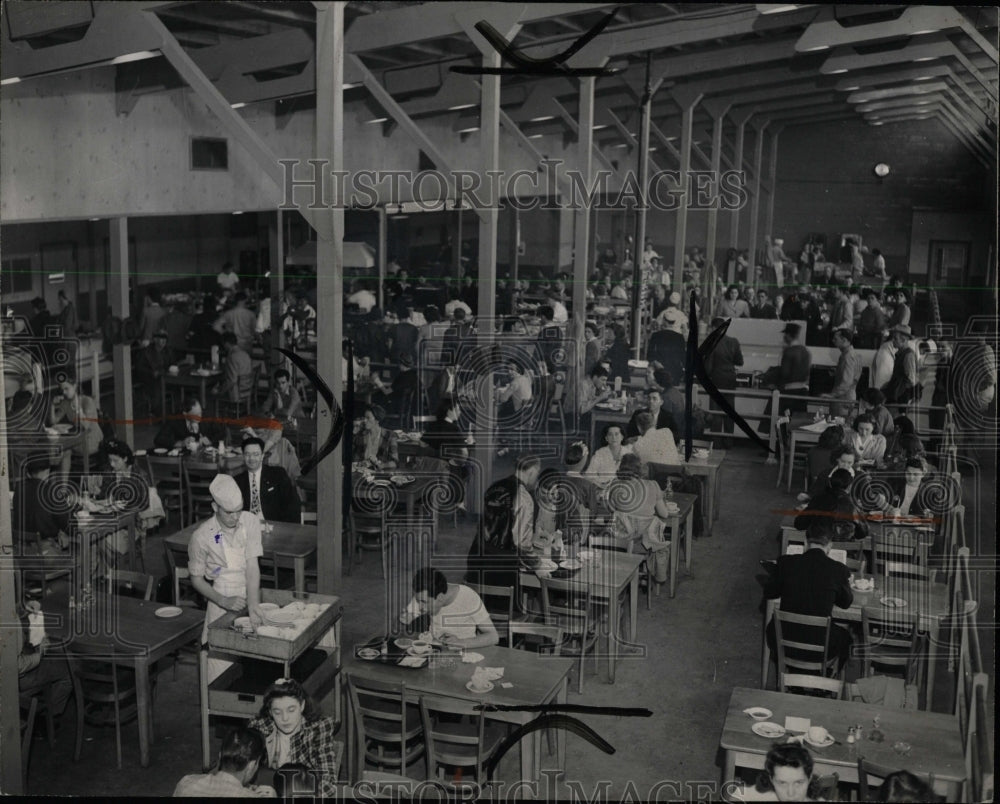 1944 Press Photo Willow Lodge Dormitory Cafeterias Mich - RRW00563 - Historic Images