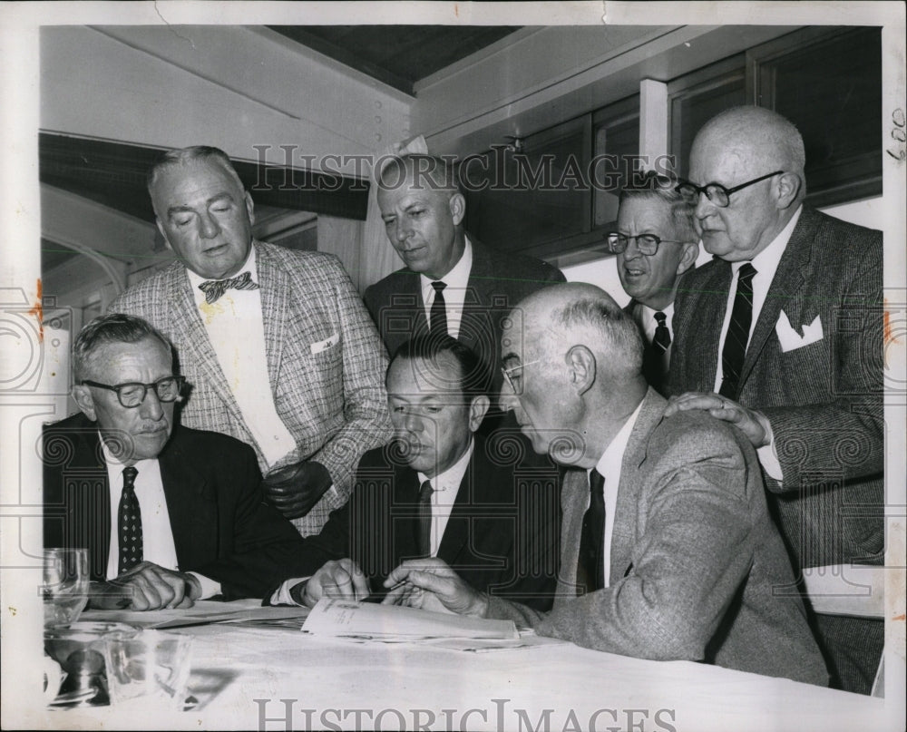 1960 Press Photo Daily News Regatta Chicagpo Planning - RRW00597 - Historic Images