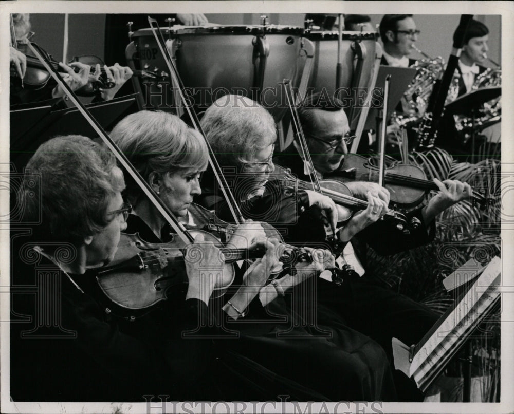 1970 Press Photo Chicago Chamber Orchestra Musicians - RRW00639 - Historic Images