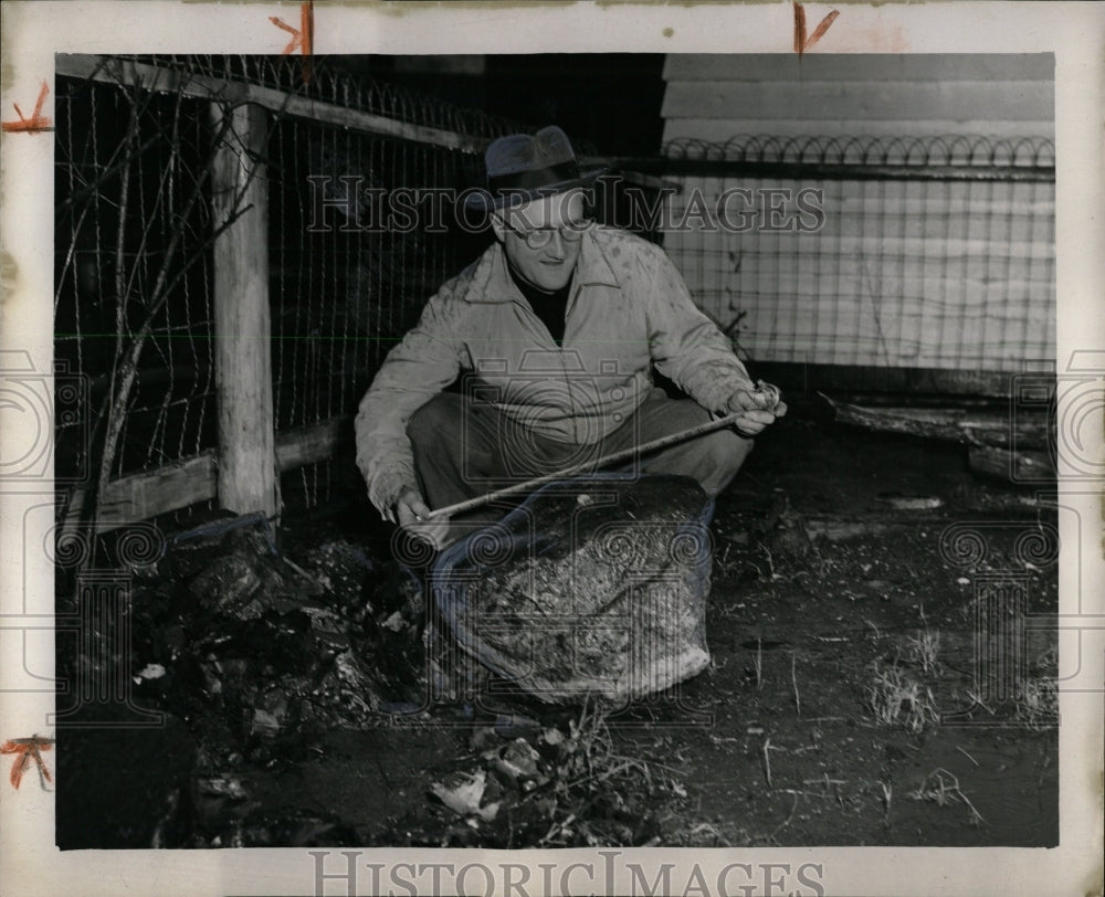 1953 Press Photo James hayes Evanston Boulder Prize - RRW00689 - Historic Images