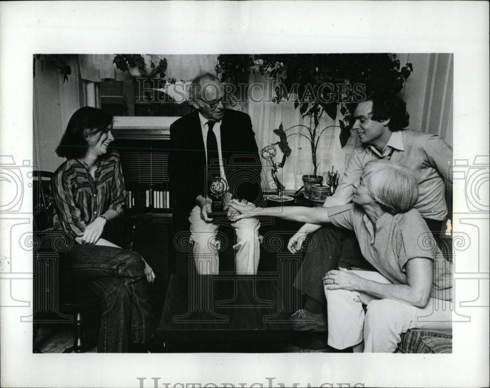 1988 Press Photo Actor Barnard Hughes Tony Award Da - RRW00867 - Historic Images