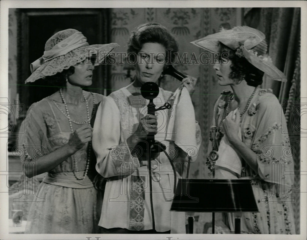 1975 Press Photo Beacon Hill DeAnn Mears Emily Nancy - RRW00907 - Historic Images