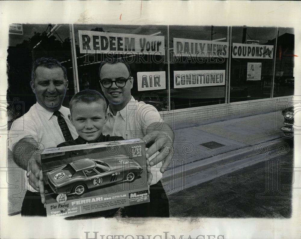 1965 Press Photo Ralph Buikema Daily News Contest Car - RRW00997 - Historic Images