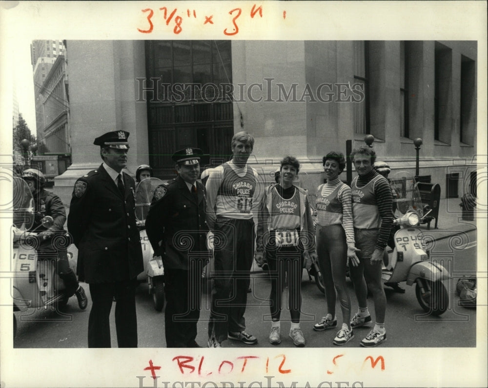 1984 Press Photo Chicago Police Running Team Members - RRW01009 - Historic Images