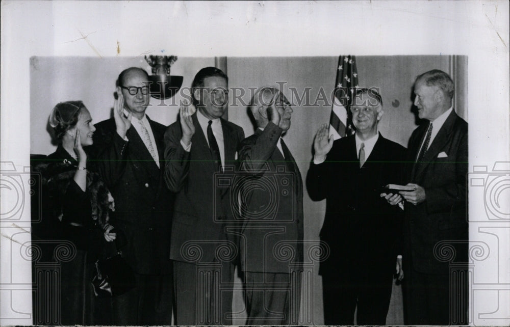 1955 Press Photo John Simmons Henry Cabot Lodge Chicago - RRW01183 - Historic Images