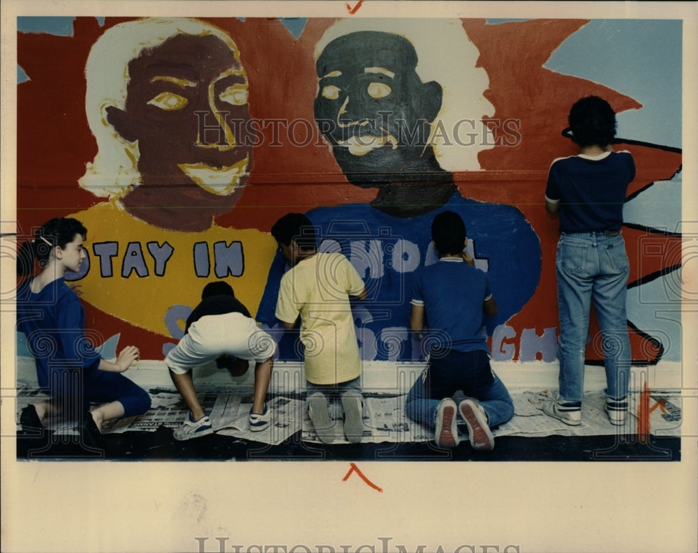 1988 Press Photo &quot;Say No to Drugs&quot; mural at school - RRW01199 - Historic Images