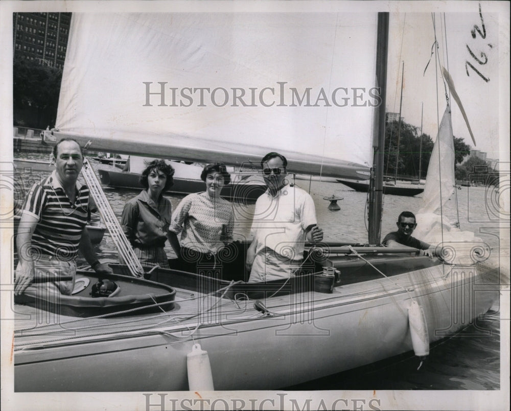 1960 Press Photo Twin cockpit boat the Vinst - RRW01205 - Historic Images